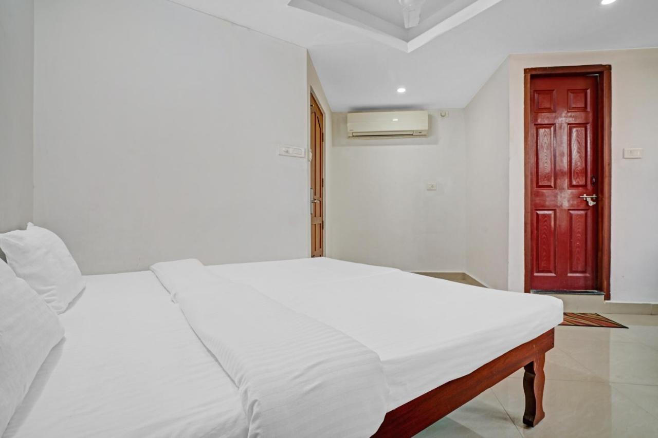 Capital O 86604 Aramam Executive Inn Kochi Exterior foto