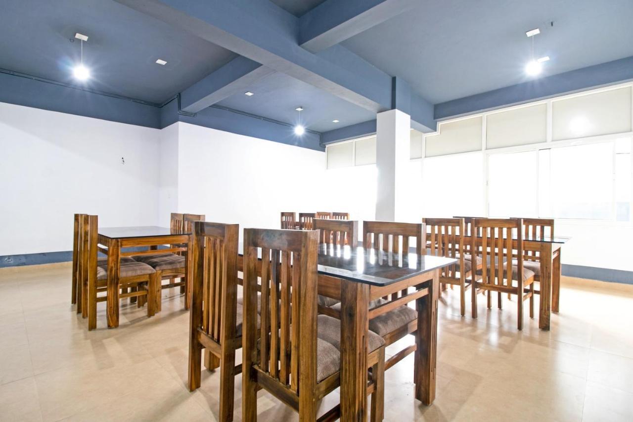Capital O 86604 Aramam Executive Inn Kochi Exterior foto