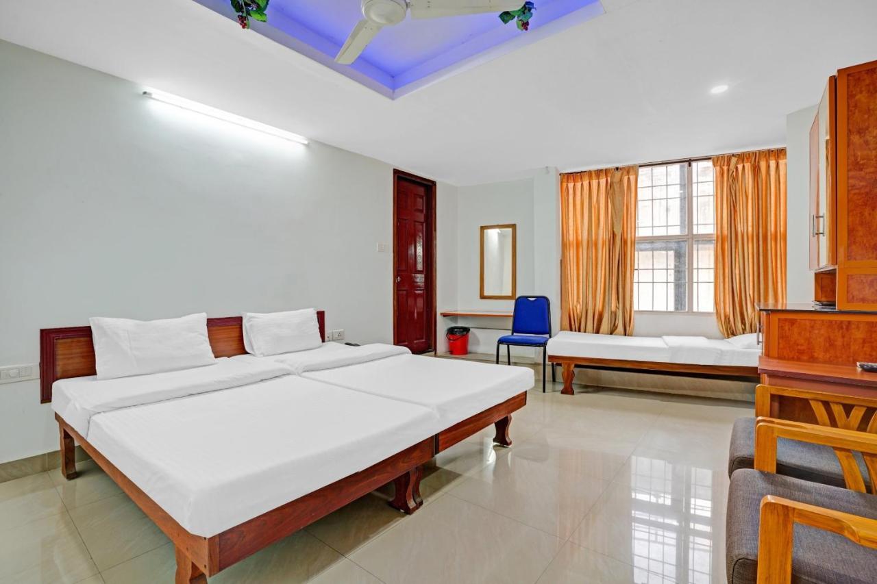 Capital O 86604 Aramam Executive Inn Kochi Exterior foto